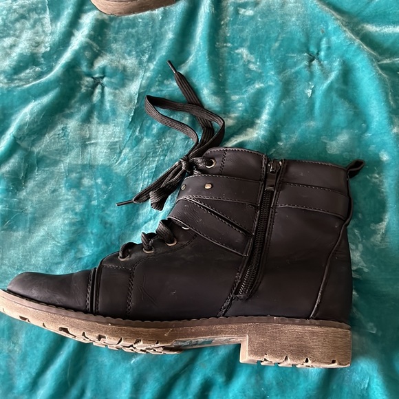 Black studded boots size 8 - Picture 4 of 4